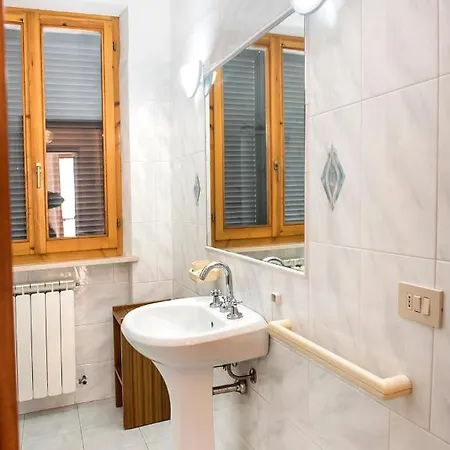N203 - Numana, Ampio Trilocale Con Portico